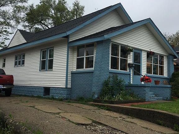 3rd image of 1853 Ruby Ave SE