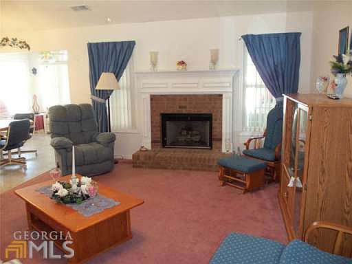 4th image of 1045 Pinehurst Dr
