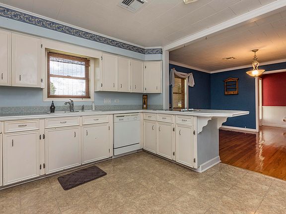 4th image of 2513 N Curtis Dr
