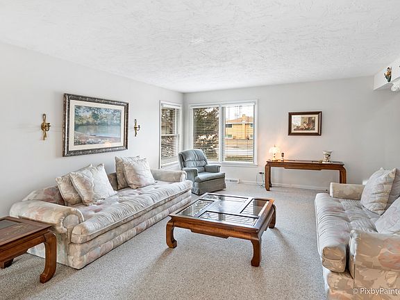 4th image of 630 Forest Preserve Dr