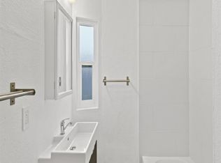 1084 24th St APT 2, Oakland, CA 94607