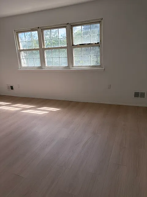 3 bed, $3,000 — Photo 2