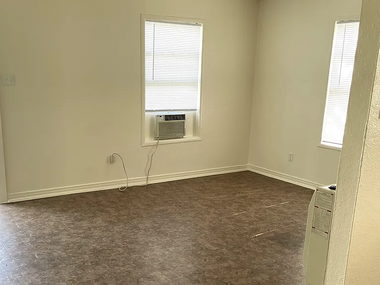 2711 W Avenue I — Photo 5