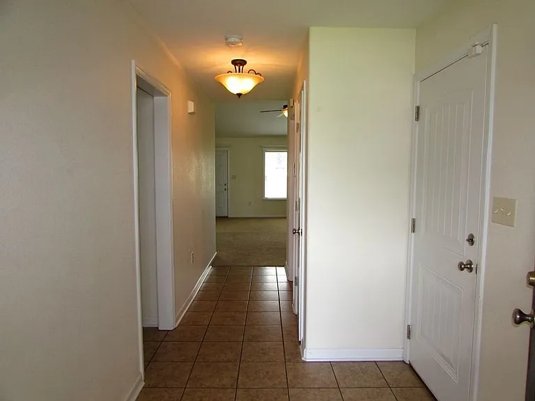 4717 Custer Dr — Photo 2