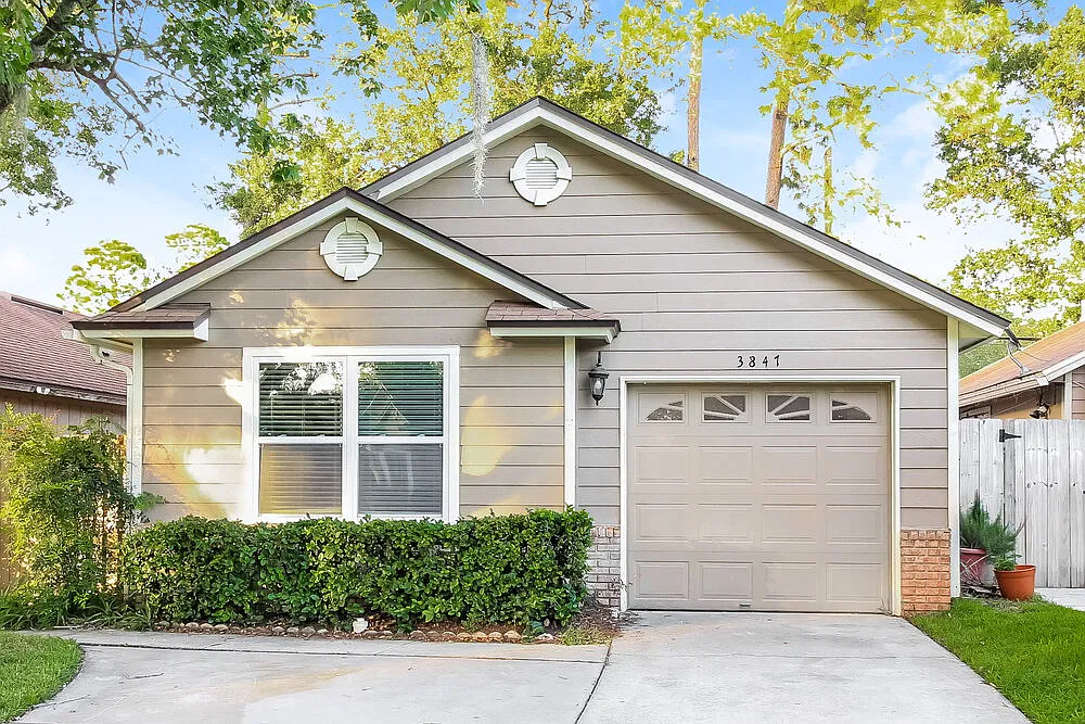 3 bed, 2.0 bath, 1599 sqft, $2,950 — Photo 1