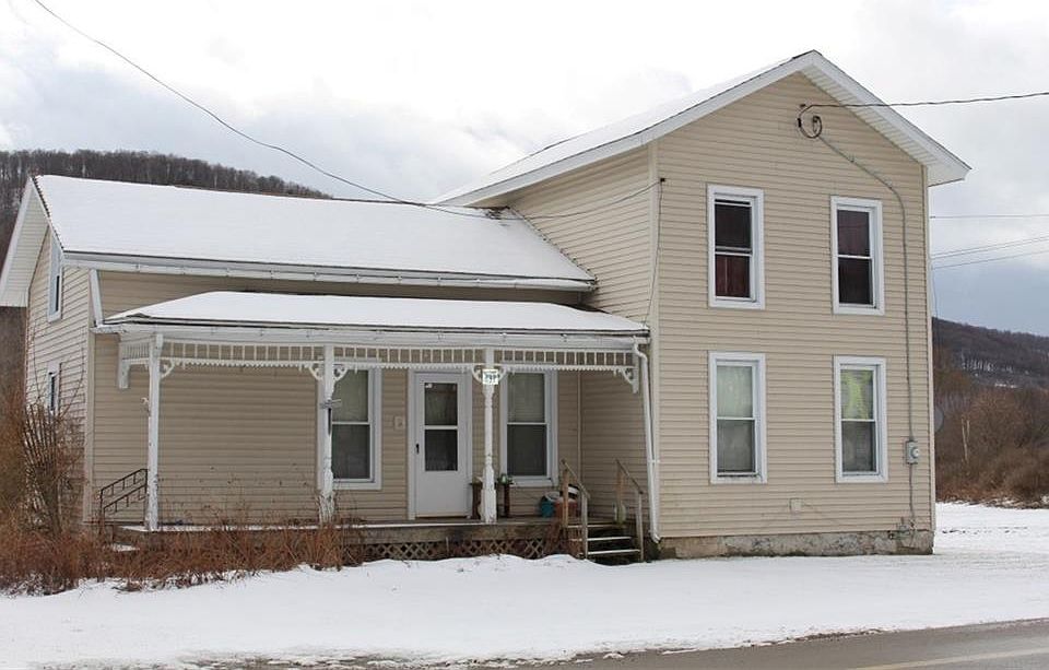 1st image of 637 Main St