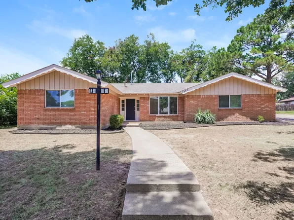 1950 Shelman Trl, Fort Worth, TX 76112