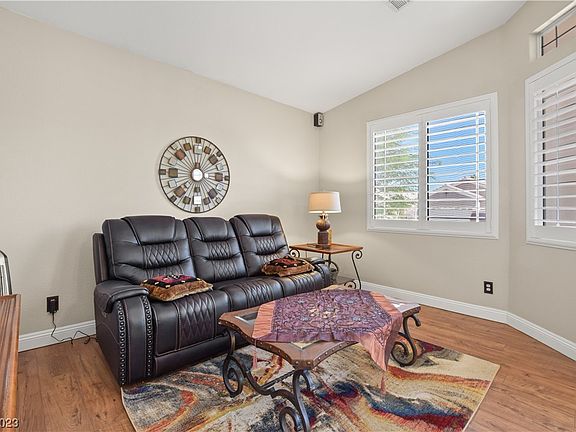 5th image of 3208 Tanagrine Dr