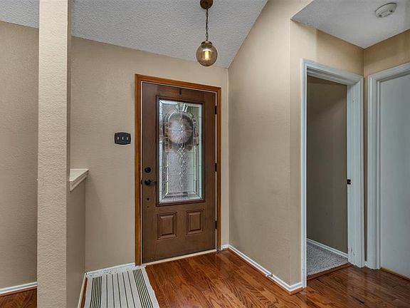 5th image of 3809 Silver Maple Dr