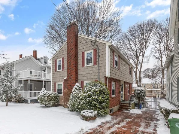 27 Green St, Watertown, MA 02472