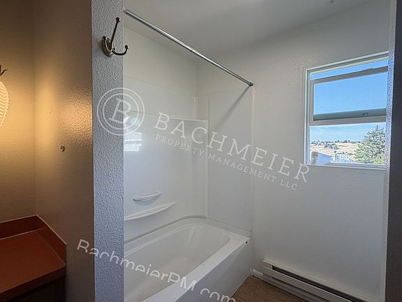 5th image of 707 SE 6th St