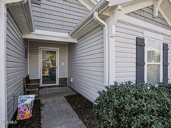 5th image of 717 Tartans Glen Street NW