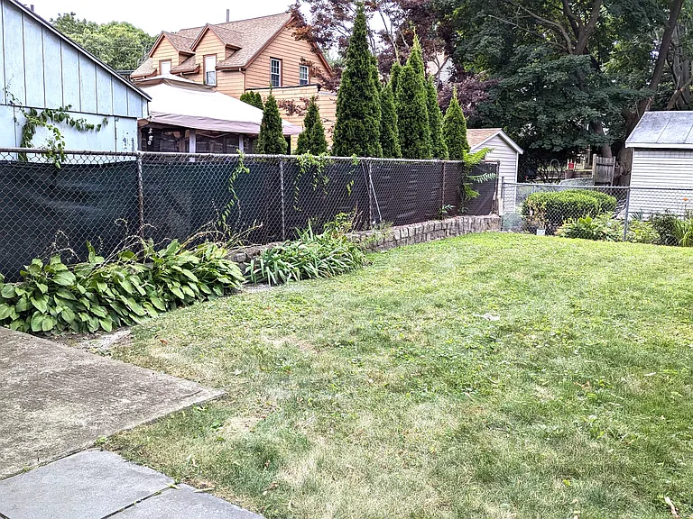 35 Manning St #2 — Photo 15
