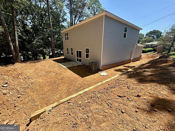4th image of 11 Meadowview Cir