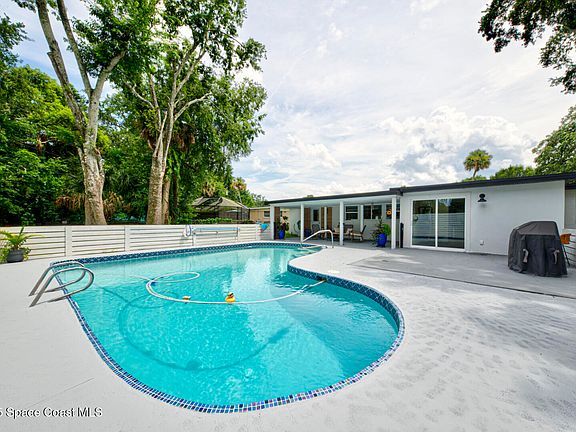4th image of 1700 N Lilac Cir