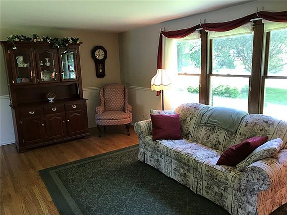 3rd image of 6046 Holly Ln
