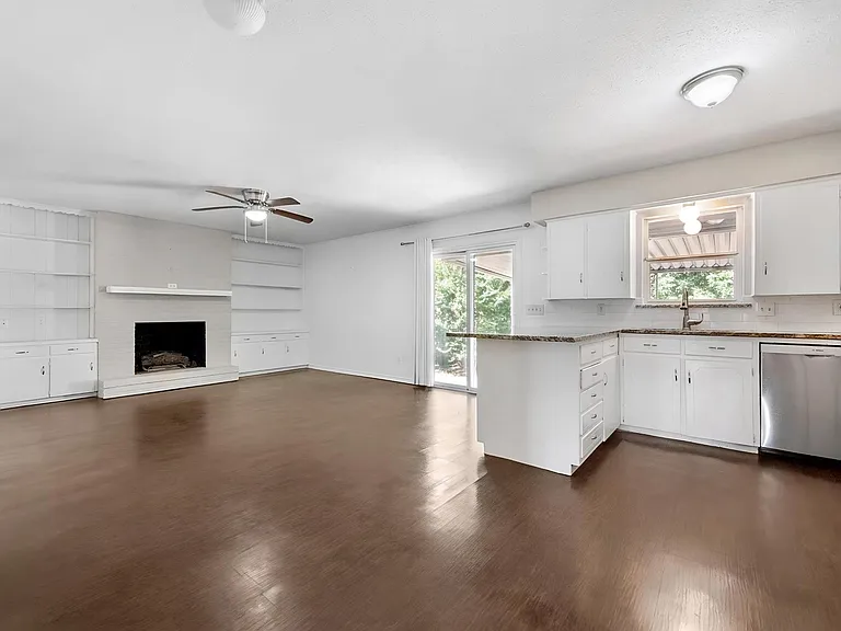 8351 Lullwater Dr — Photo 16