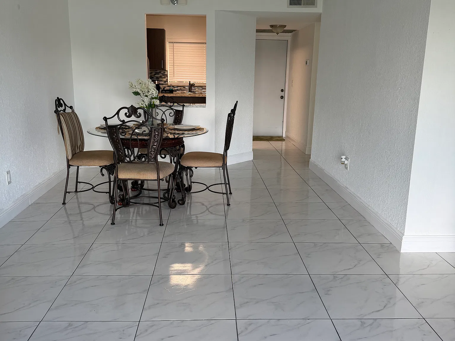 2 bed, 777 sqft, $2,250 — Photo 2