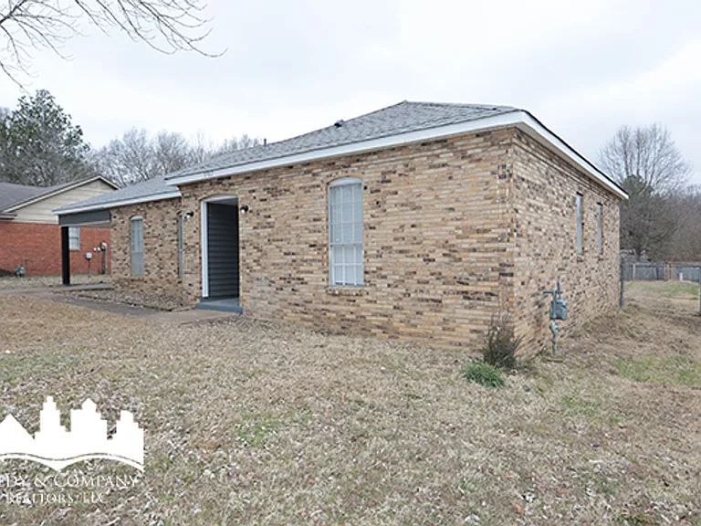 3782 Wychemere Dr — Photo 3