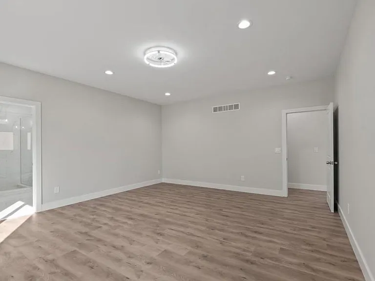 5636 Paris Dr — Photo 17