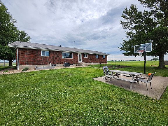 3rd image of 1115 E County Road 2500
