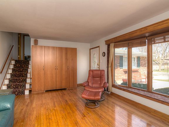 4th image of 669 Bryn Mawr Ave