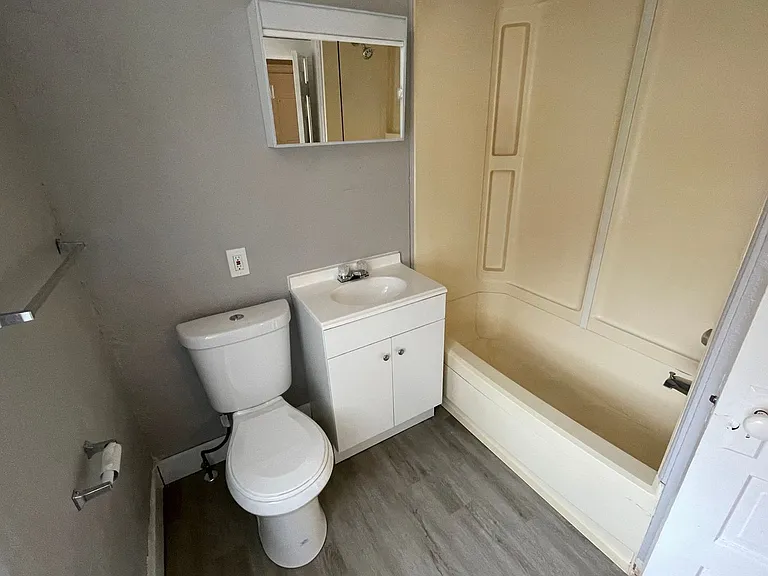 1 and 2 Bedrooms Available Now ! - Washington Area — Photo 7