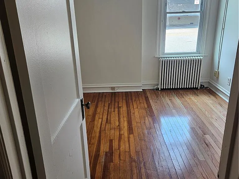 322 E Market St — Photo 4