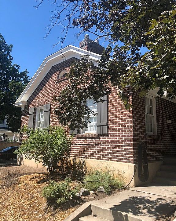 1st image of 915 E Yale Ave