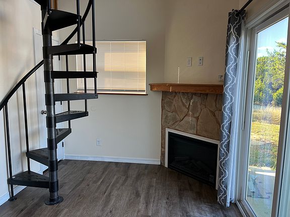 2nd image of 7106 Fm 2673 APT 138