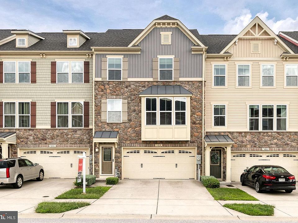 1st image of 508 Fox River Hills Way