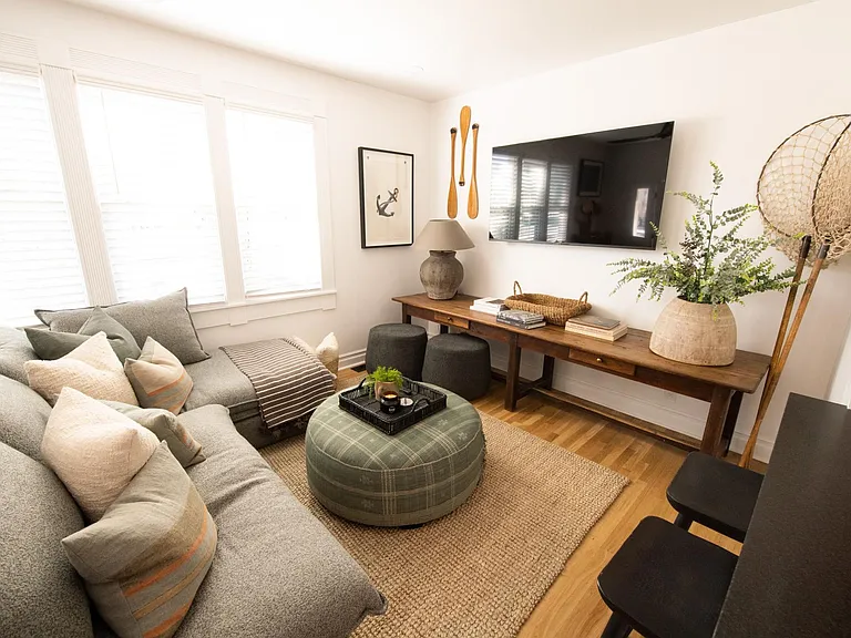 333 W Cota St #B — Photo 1