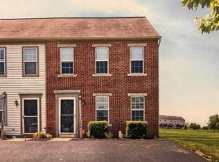 1001 Hearthridge Ln, York, PA 17404