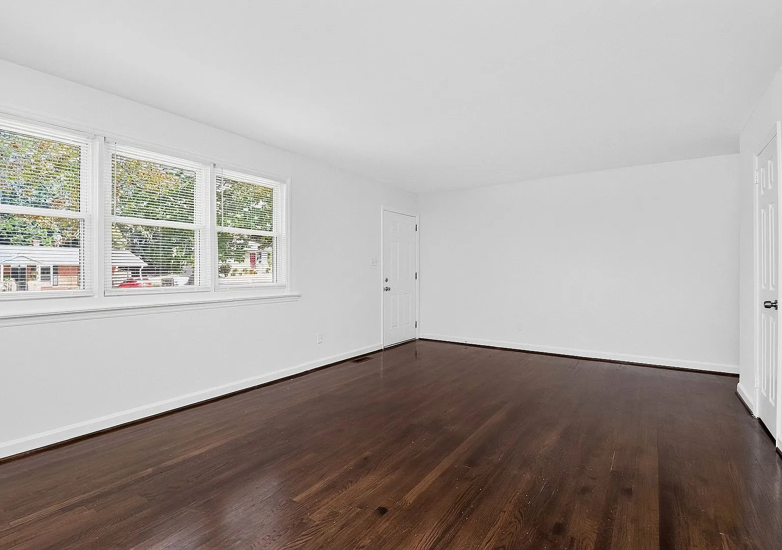 Lovely Three Bedroom Home in Amity Gardens! — Photo 2