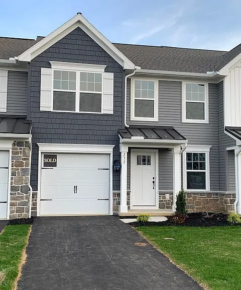 232 Highland Ct — Photo 1