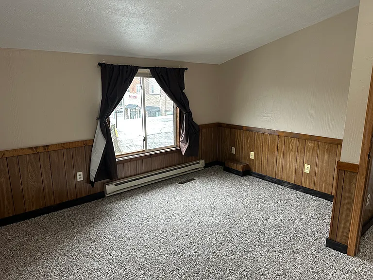 396 Sumner St — Photo 44