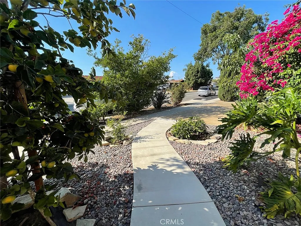 1 bed, 450 sqft, $2,500 — Photo 2