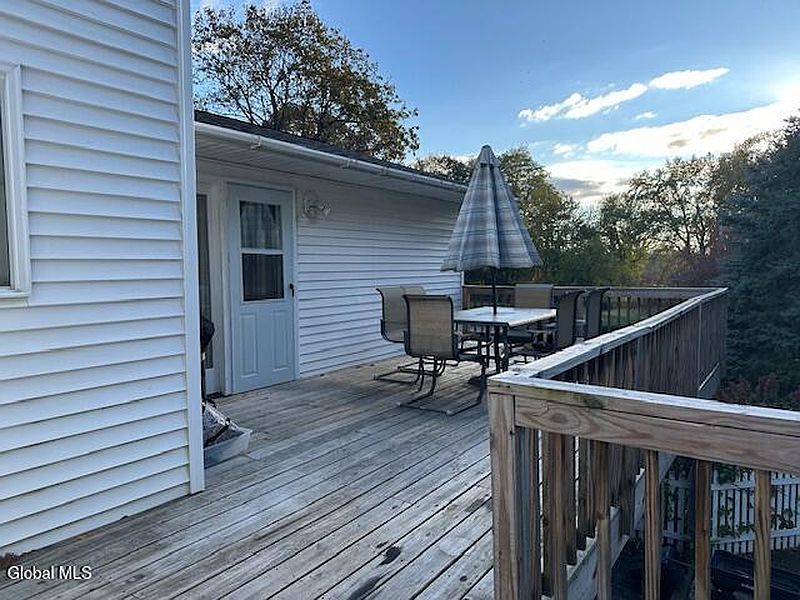 3rd image of 26 Woodlawn Court