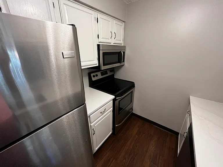 5305 Ravens Crest Dr — Photo 9