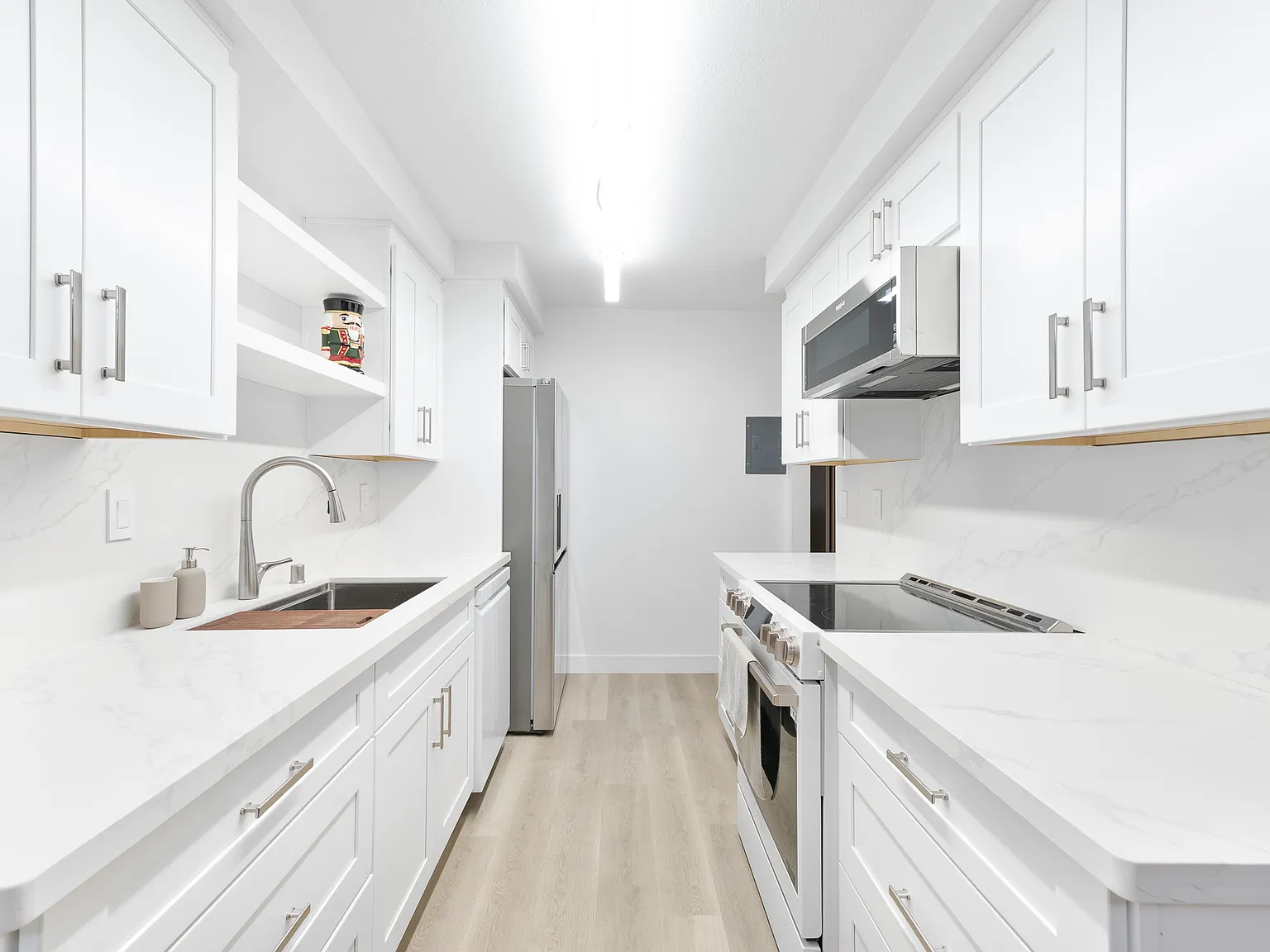 2 bed, 876 sqft, $4,250 — Photo 2