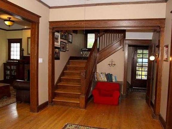 2 stairways to bedrooms