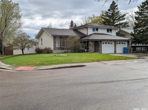 215 DALGLIESH DRIVE, Regina, SK S4R 7Z6
