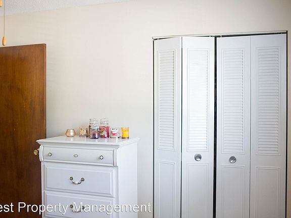 5th image of 2038 9th St APT 52