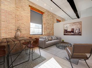 215 N Racine Ave #202, Chicago, IL 60607