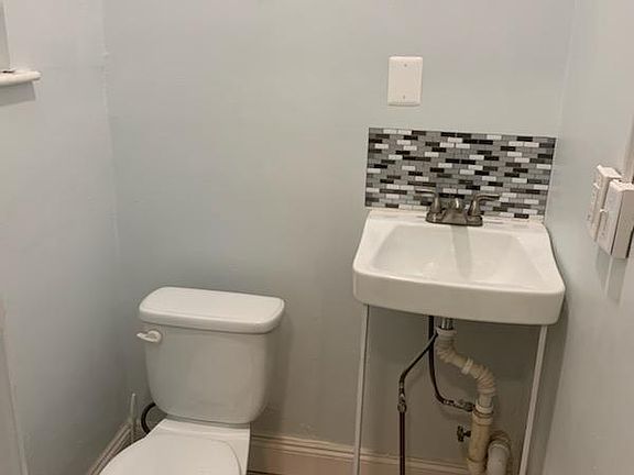 5th image of 590 Charles St