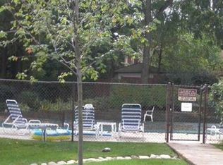 822 Kendall Ln, Lake Geneva, WI 53147