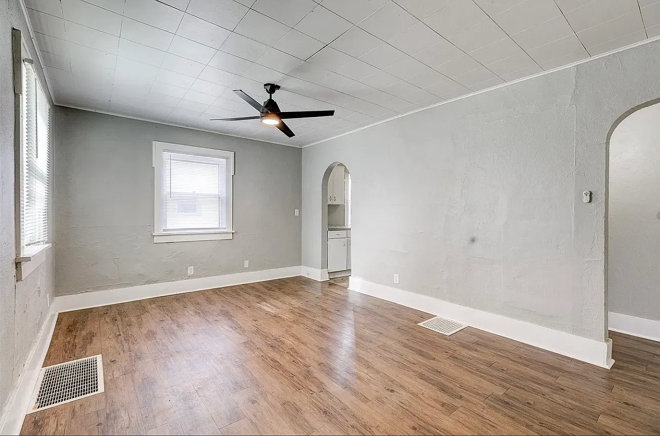 2 bed, 660 sqft, $1,200 — Photo 2