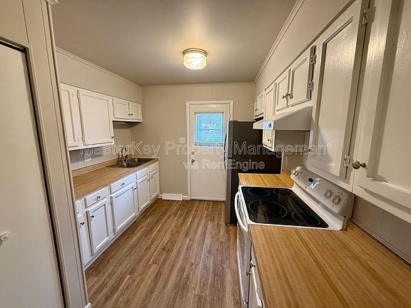 4th image of 221 Byrum St