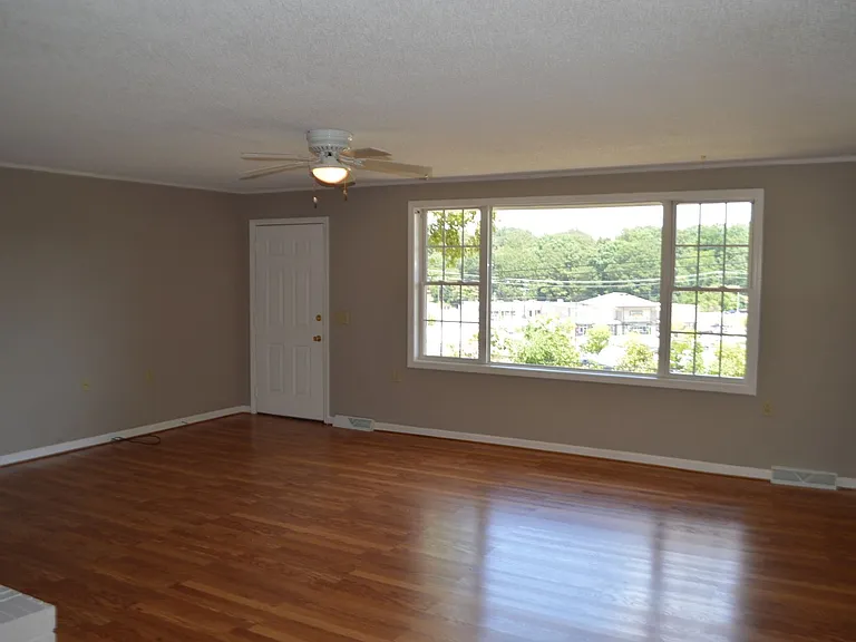 127 Freedom Dr — Photo 7