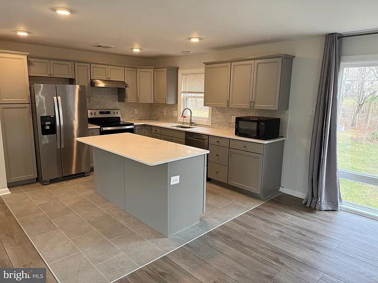 874 Oakdale Dr — Photo 5